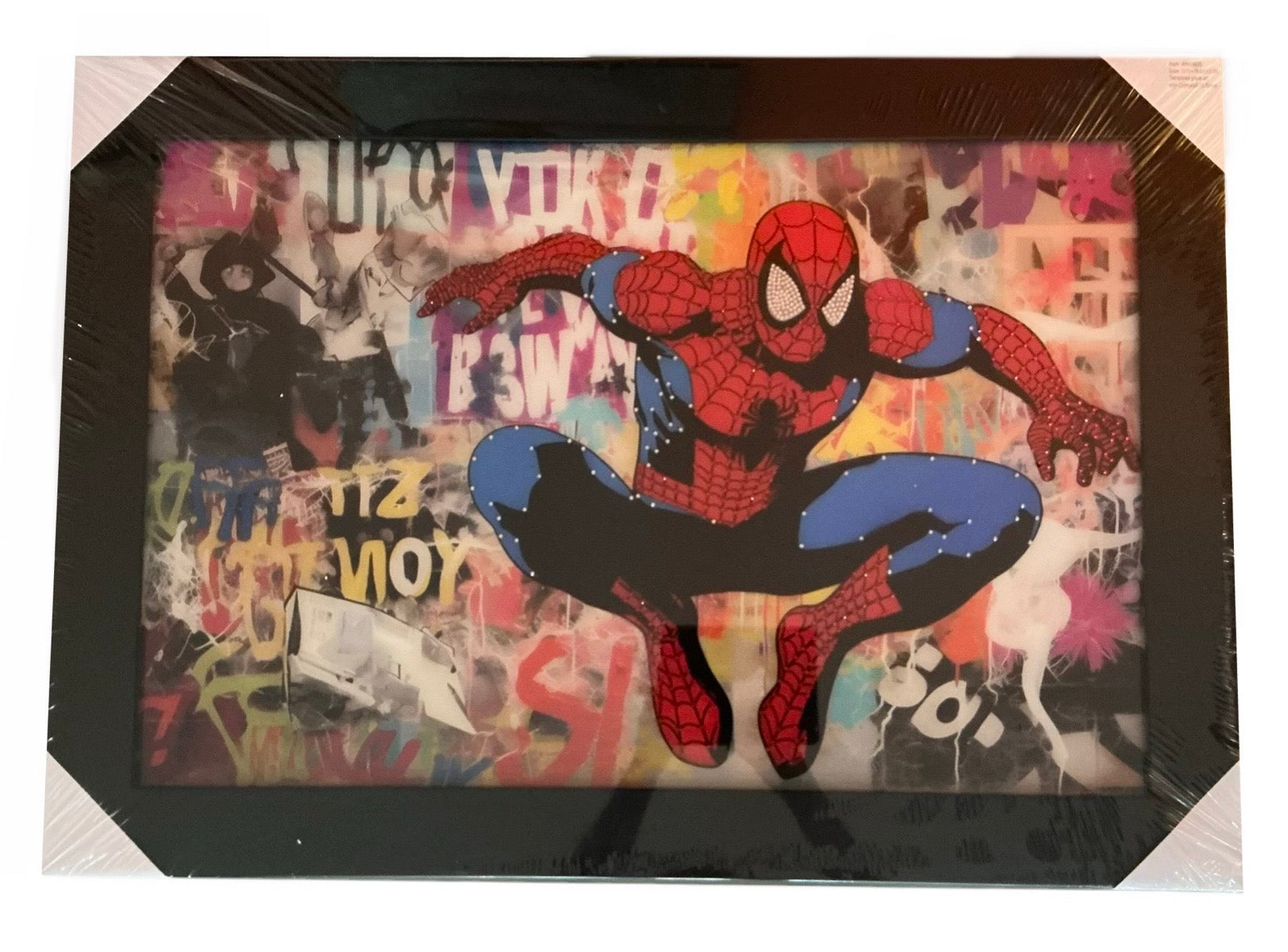 Tempered Glass Art ‘Spiderman’ With Crystals