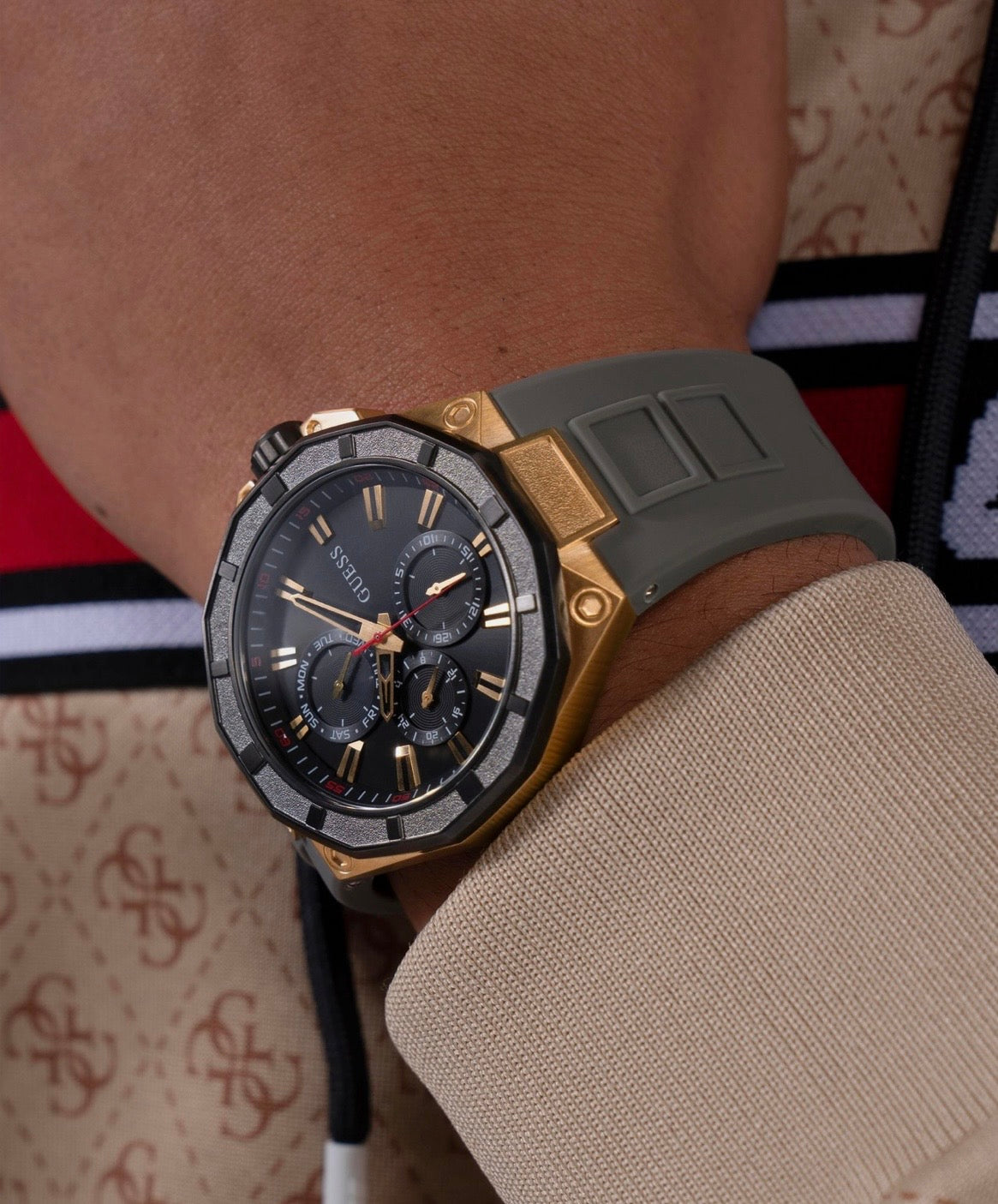Guess Mens R2 Watch Grey GW0803G1